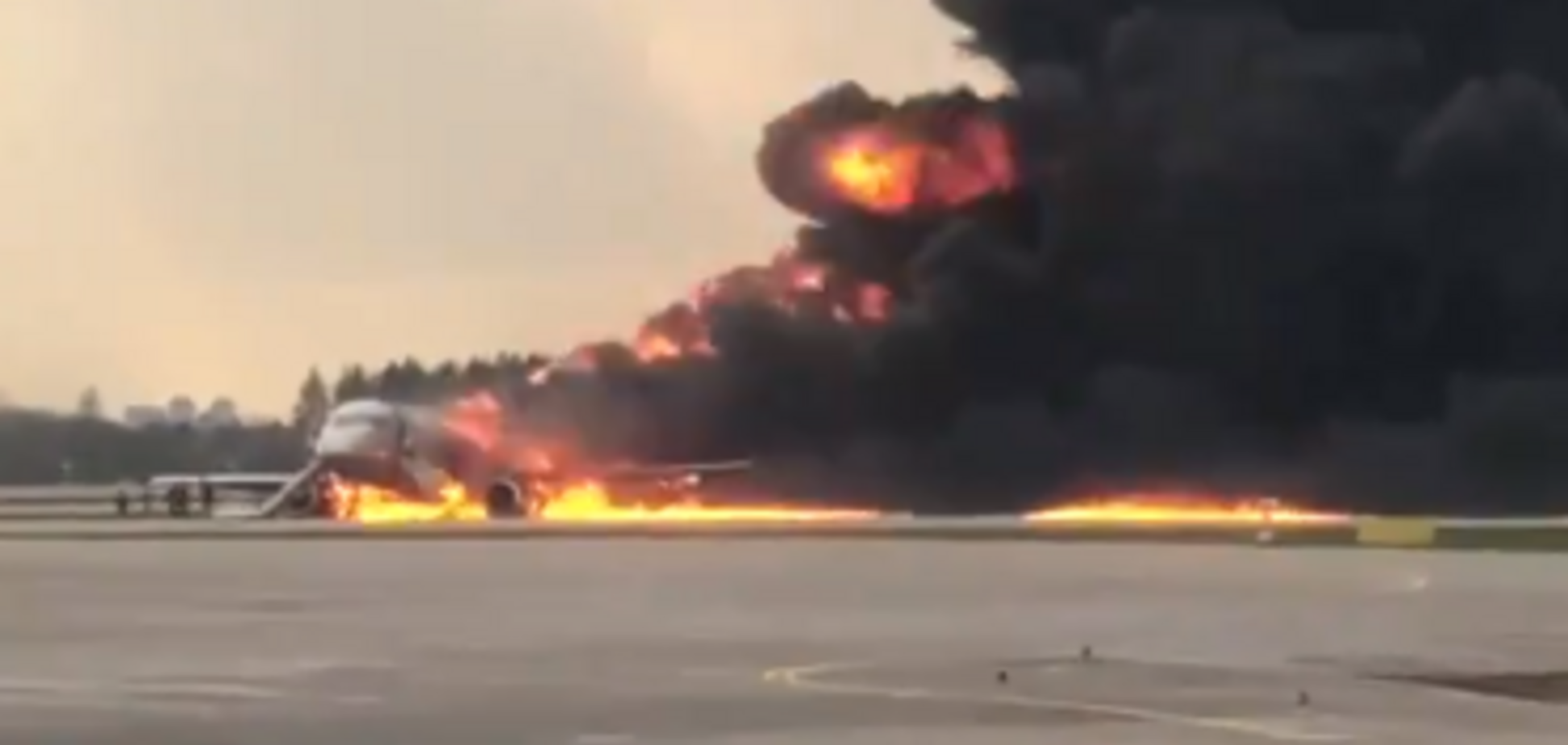 Справжнє пекло! Опубліковано фото і відео зі згорілого під Москвою літака з людьми