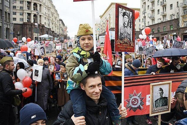 Поребрик News: в России взбесились из-за ответа Украины на 'Бессмертный полк'