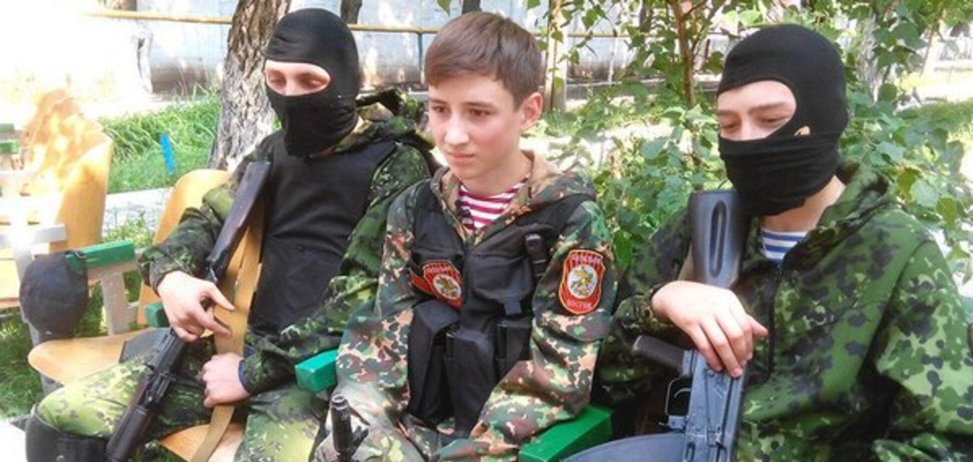 'Учат воевать с детства': правозащитники бьют тревогу из-за военных лагерей в 'ДНР'