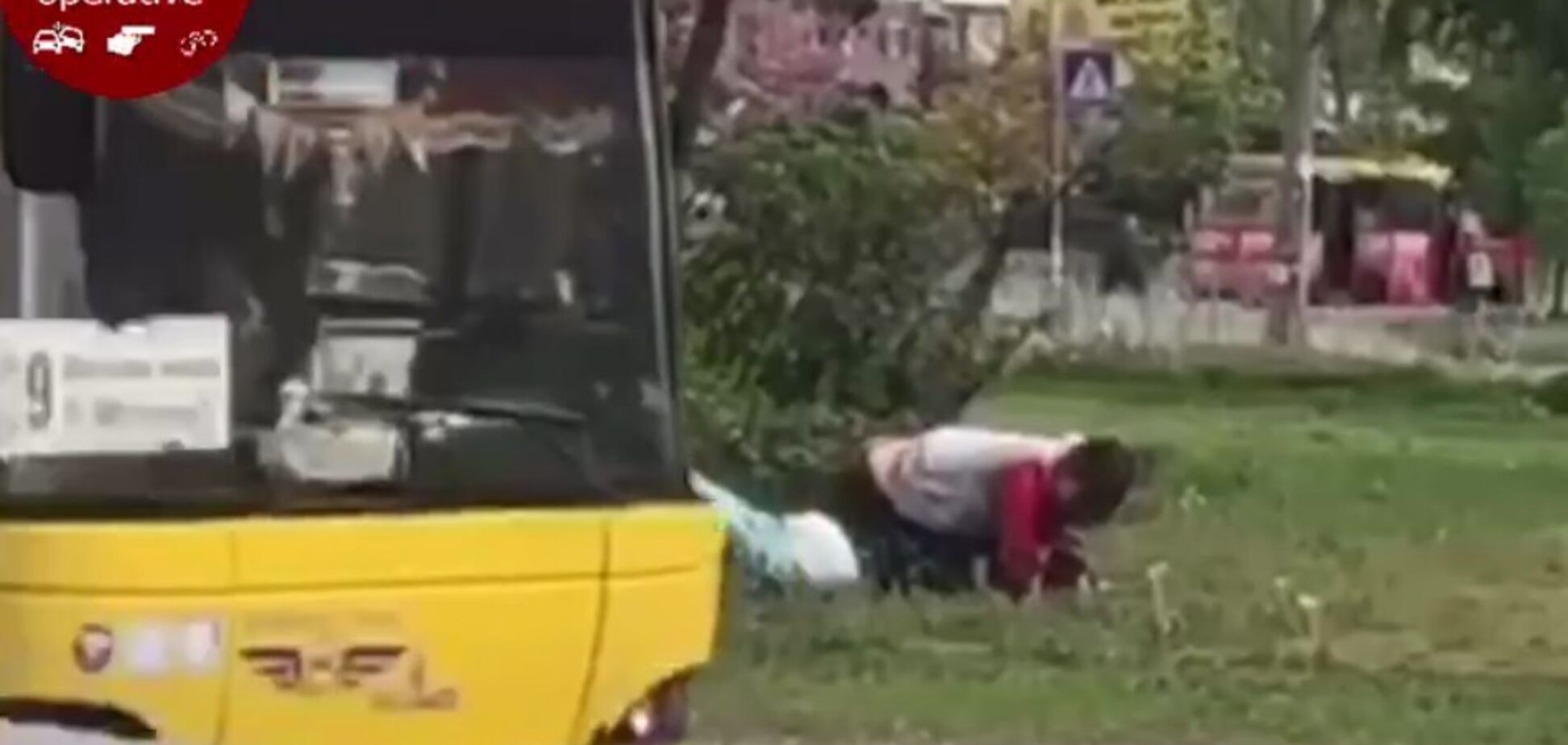 У Києві поблизу станції метро трапилася жорстока бійка: відео