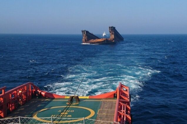Втопили док в 6 тисяч тонн: Росія знову влаштувала морську катастрофу. Фотофакт