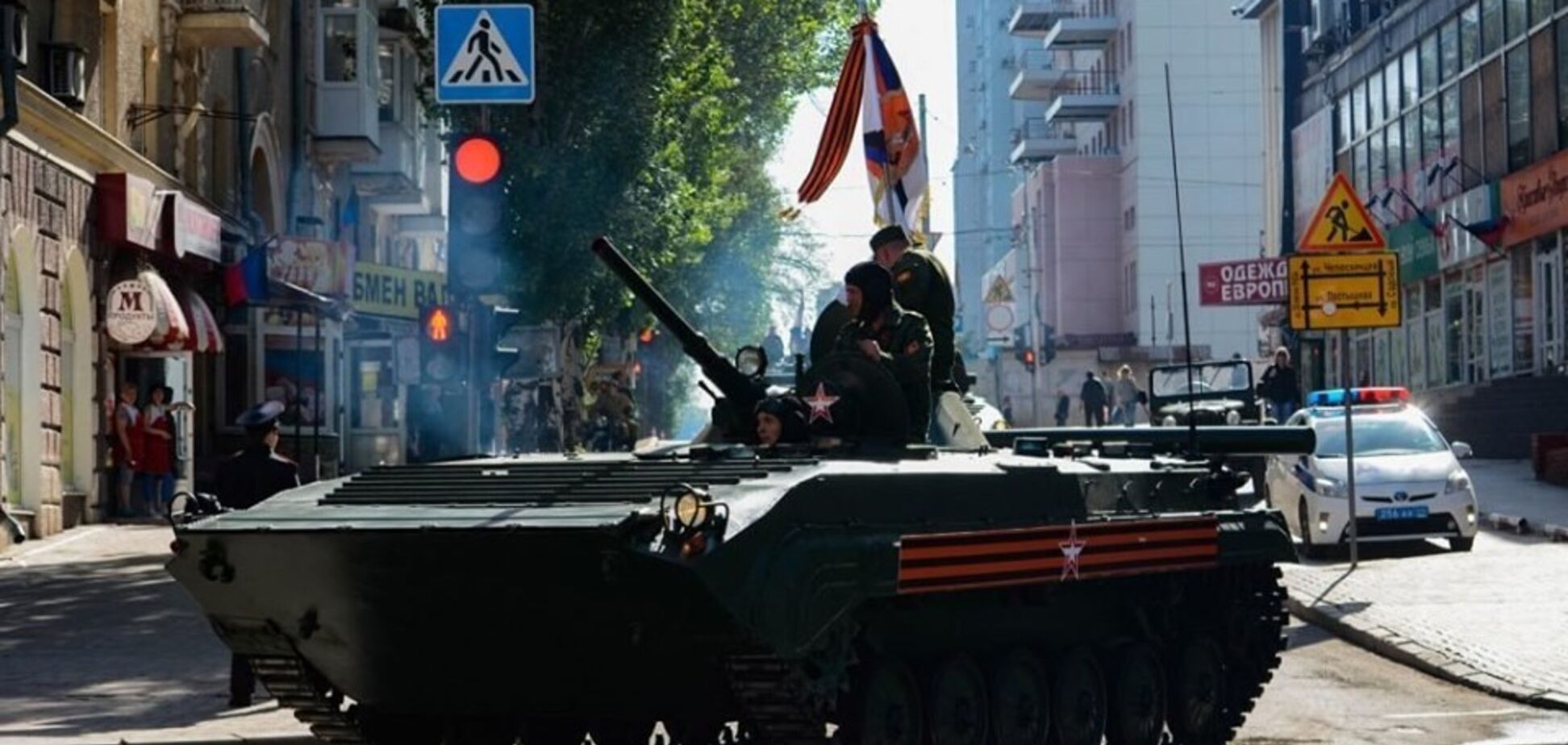 'Хроники 'гражданской' войны!' В Донецк стянули военную технику
