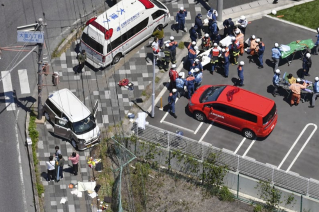 В Японии авто врезалось в толпу малышей из детсада: погибли двое, ранены 15 человек. Фото и видео ДТП