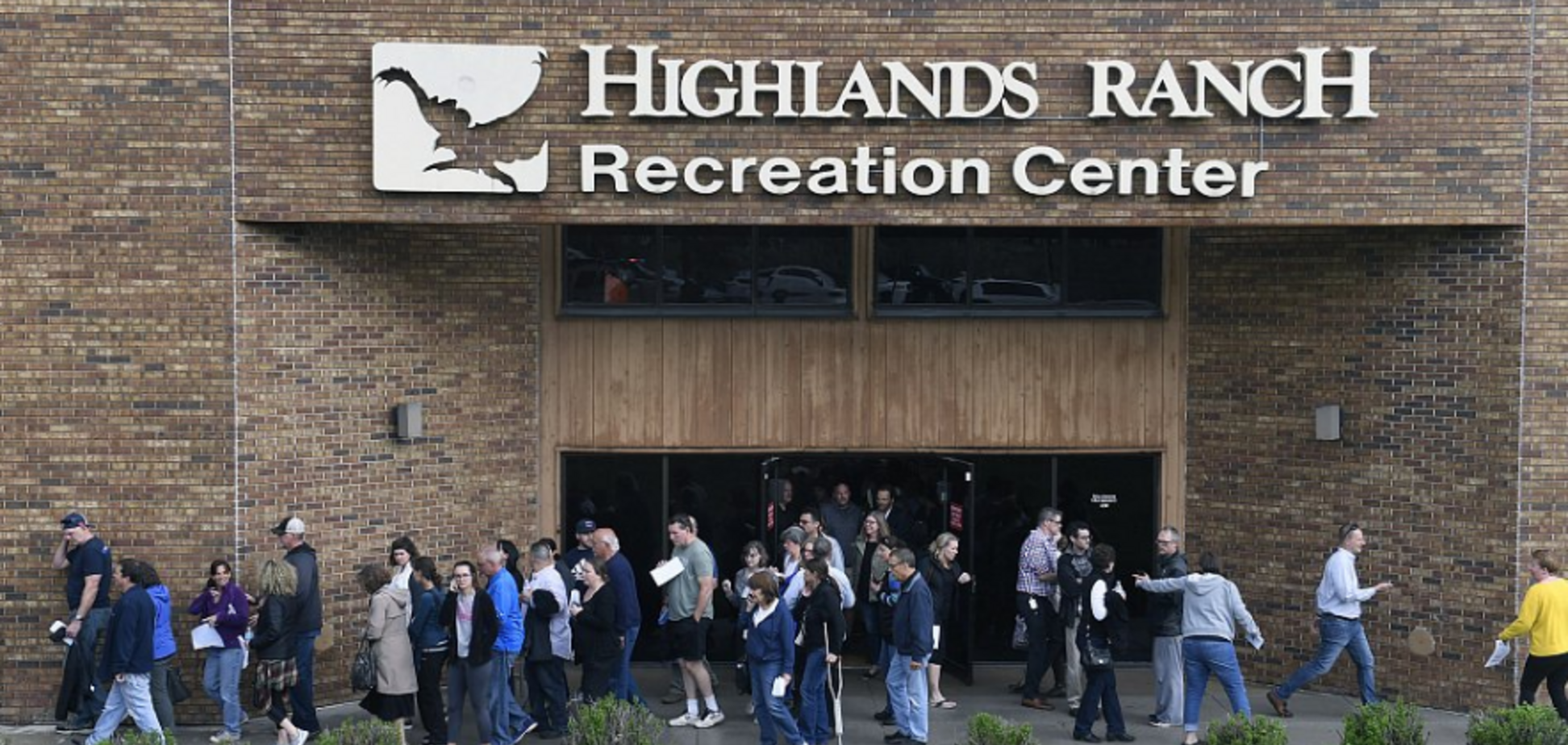 У США біля 'Колумбайну' влаштували криваву стрілянину у школі: є жертва і постраждалі