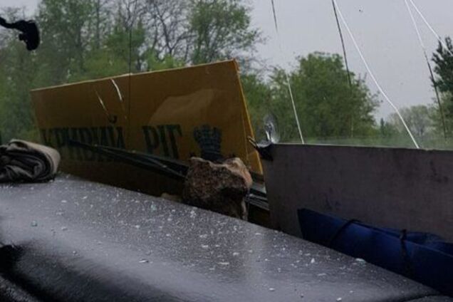 Под Кривым Рогом забросали камнями автобусы с желающими праздновать День Победы