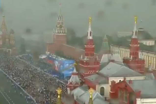 'Бессмертный полк' смыло! На Москву обрушился страшный ливень. Опубликованы фото и видео