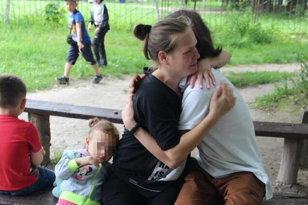 Прыгнул без раздумий: в Житомире юный герой спас двух малышей из реки