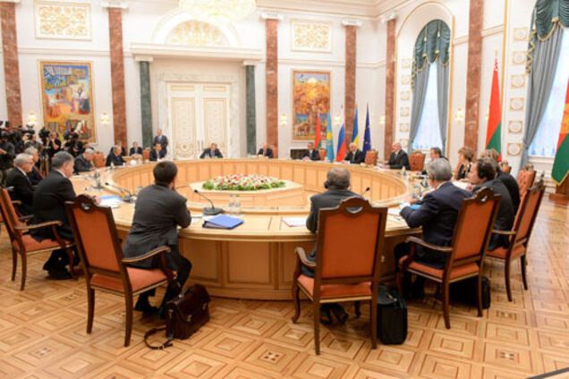 У Мінську поновлюються переговори по Донбасу: Зеленський готує нову команду