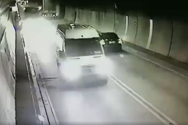 Водій заснув: автобус з українцями протаранив вантажівку в Словаччині. Відео ДТП