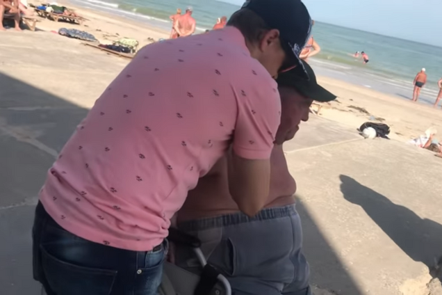 'Во имя Иисуса Христа! Исцелись!' На популярном курорте Украины орудует шарлатан. Видео