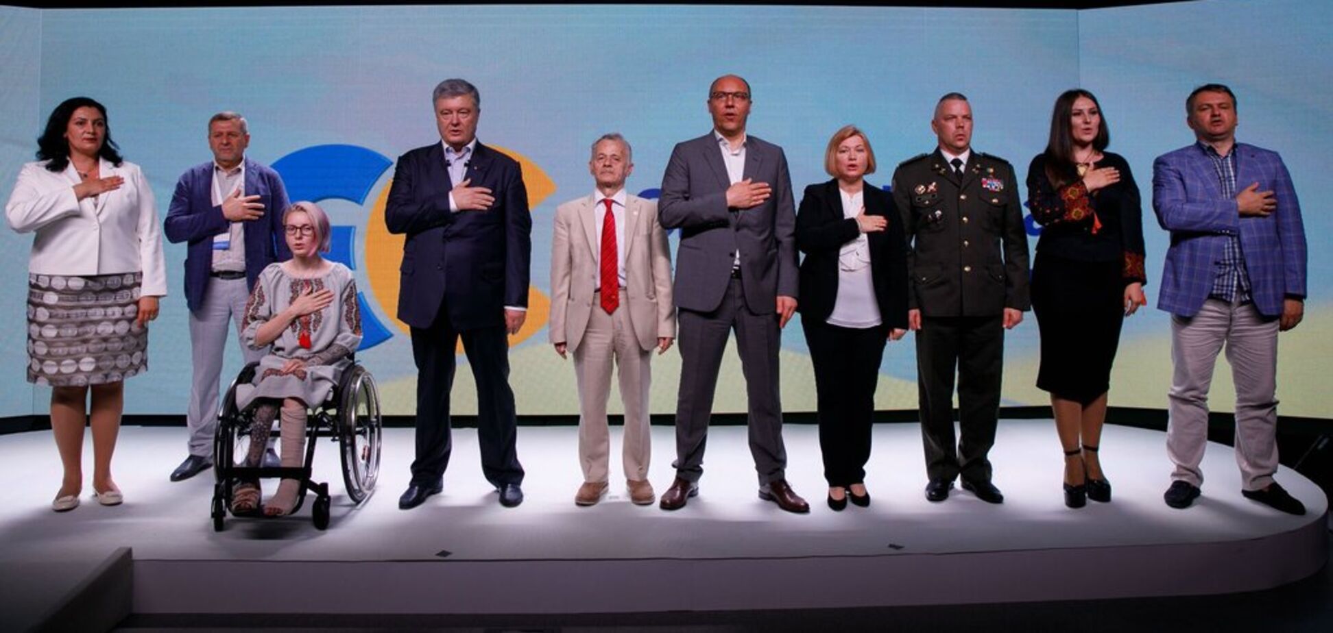 Петр Порошенко представил команду