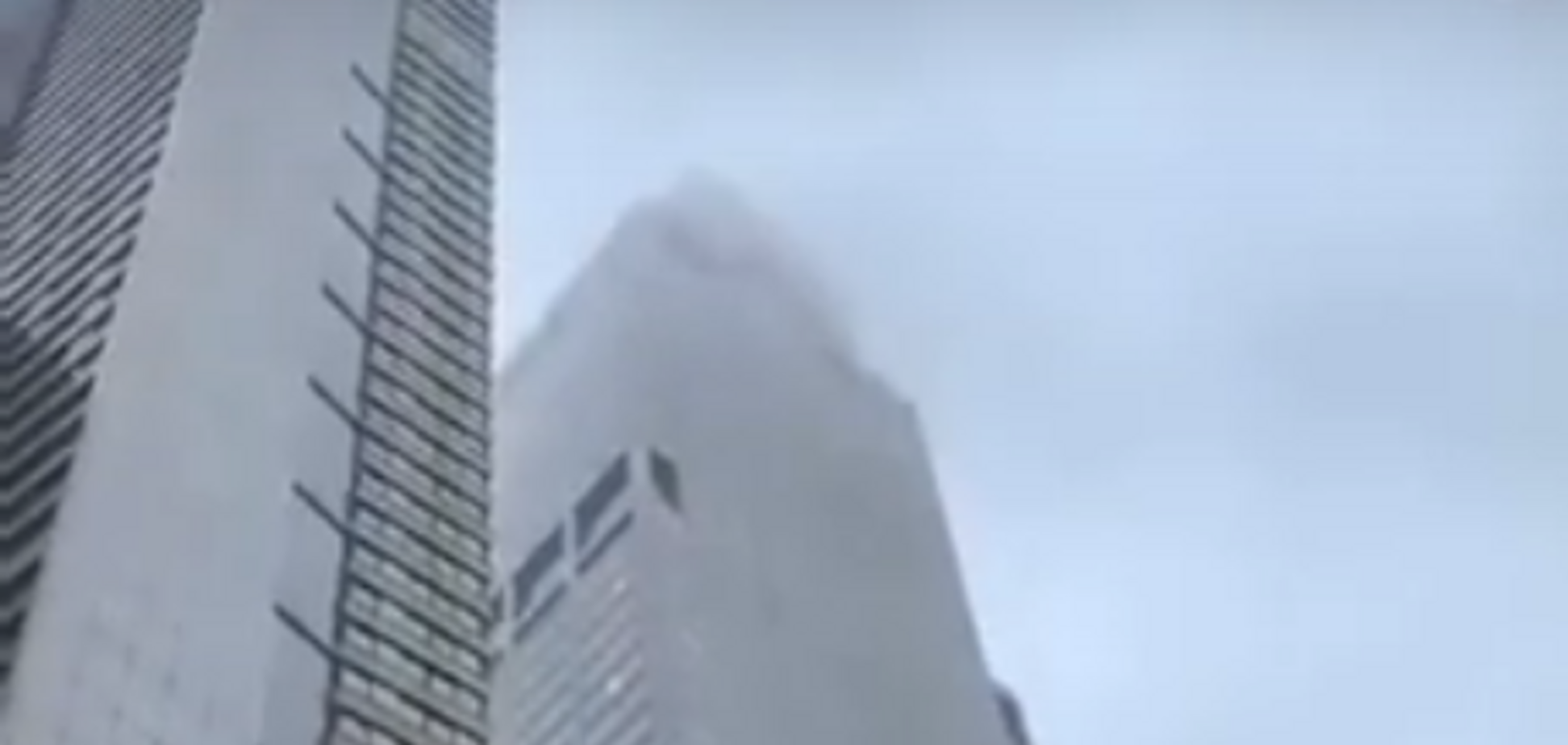 Вертоліт врізався в хмарочос у центрі Нью-Йорка