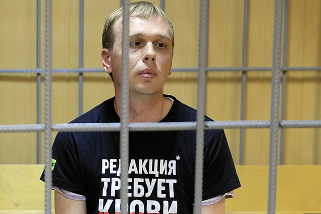 В России цинично арестовали известного журналиста: звезды бурно отреагировали на скандал