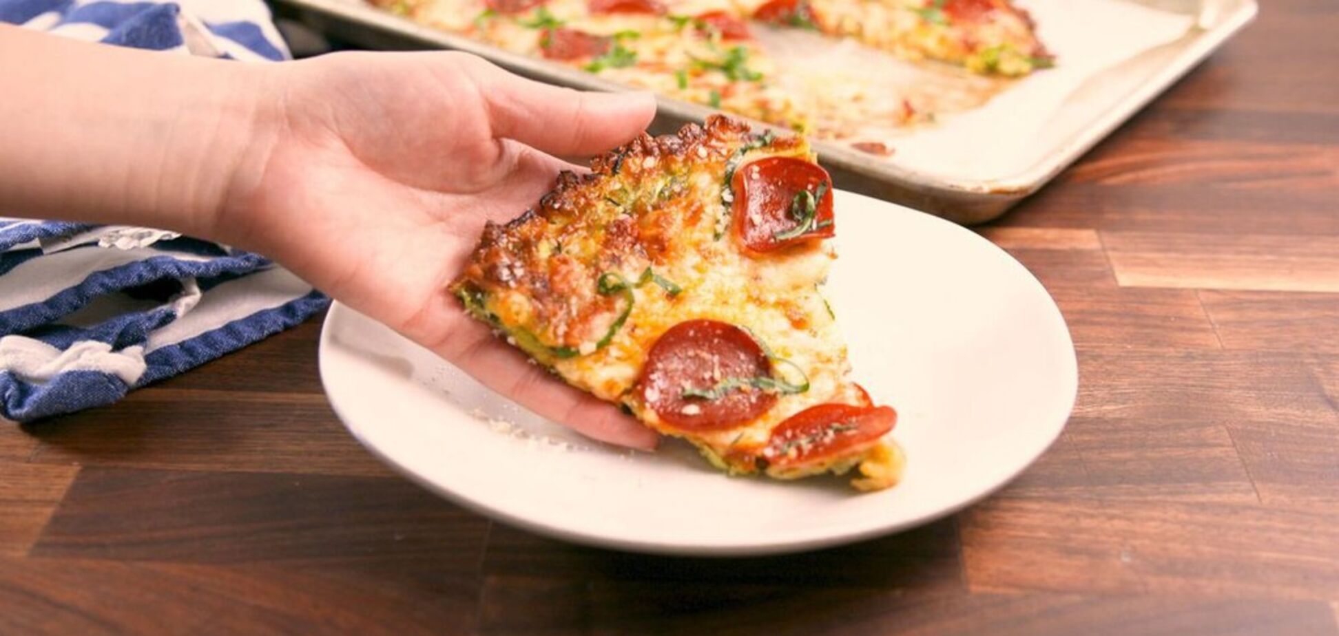Простий рецепт: корисна і смачна піца на кабачковому 'тісті'