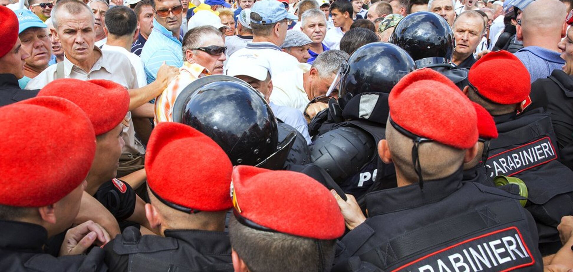 'Путін, введи війська'? Жданов оцінив протести у Молдові