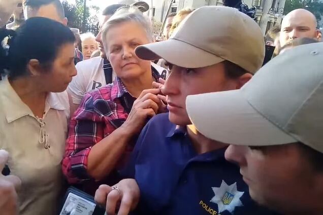 'Страна должна знать героев': сотрудницы Нацполиции попали в громкий скандал