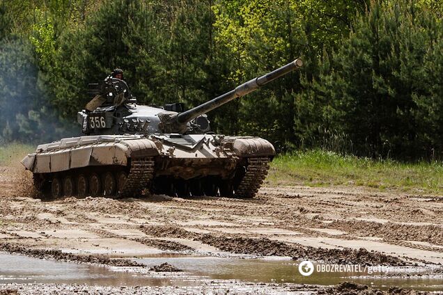 Украина стягивает к границам танки: что происходит