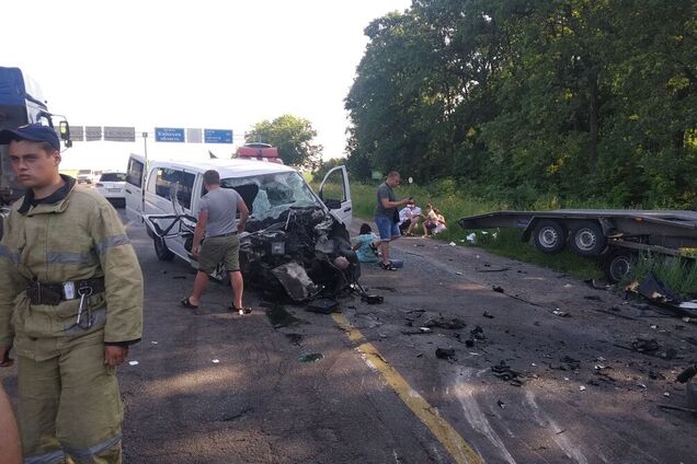 На Киевщине произошло ДТП с пассажирским автобусом: пострадали 7 человек