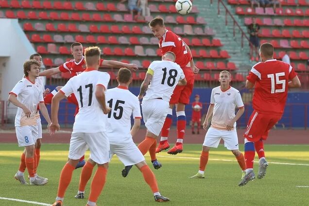 Збірна Росії U-20 пропустила ганебний гол від воротаря з чужої половини поля: відео курйозу