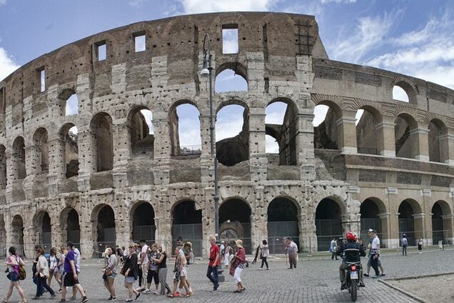 В Риме ужесточили правила для туристов: в чем суть