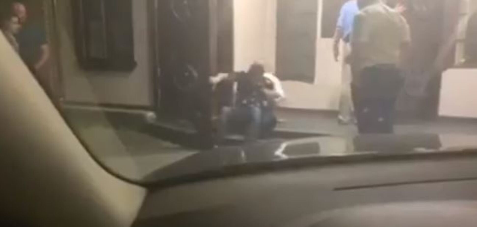 'Бухущий в ж*пу!' В Черкассах прокурор устроил дебош и пытался помочиться на девушек. Видео