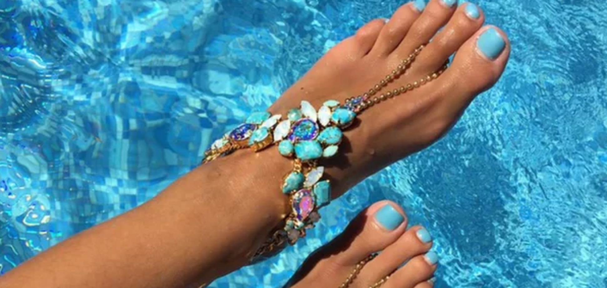 Неон, нюд и геометрия: какой педикюр в моде летом 2019-го