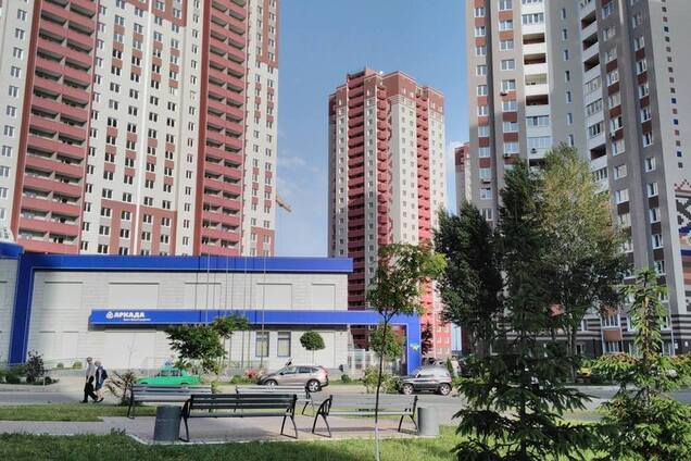 Крупнейший украинский застройщик остановил все работы: в Кабмине сделали заявление