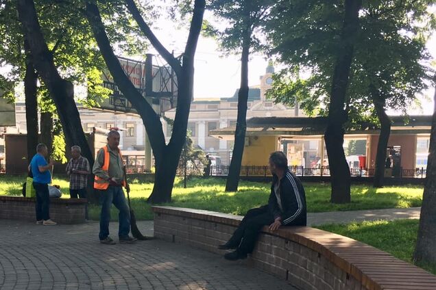 'Прошу прощения, я господина разбудил?' Украинцев тронула история с бездомным и коммунальщиком