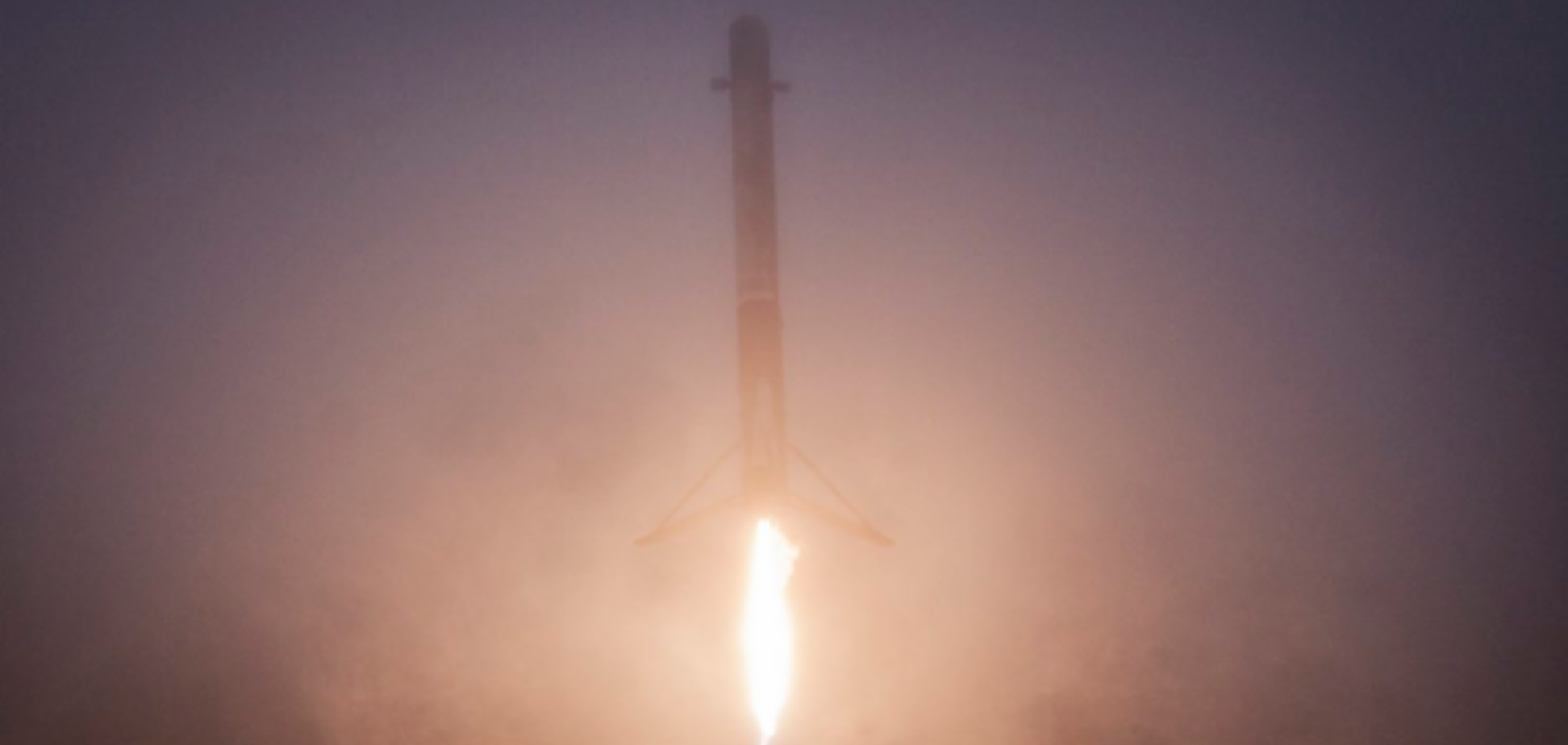 Маск успешно запустил новую ракету в космос: впечатляющие фото