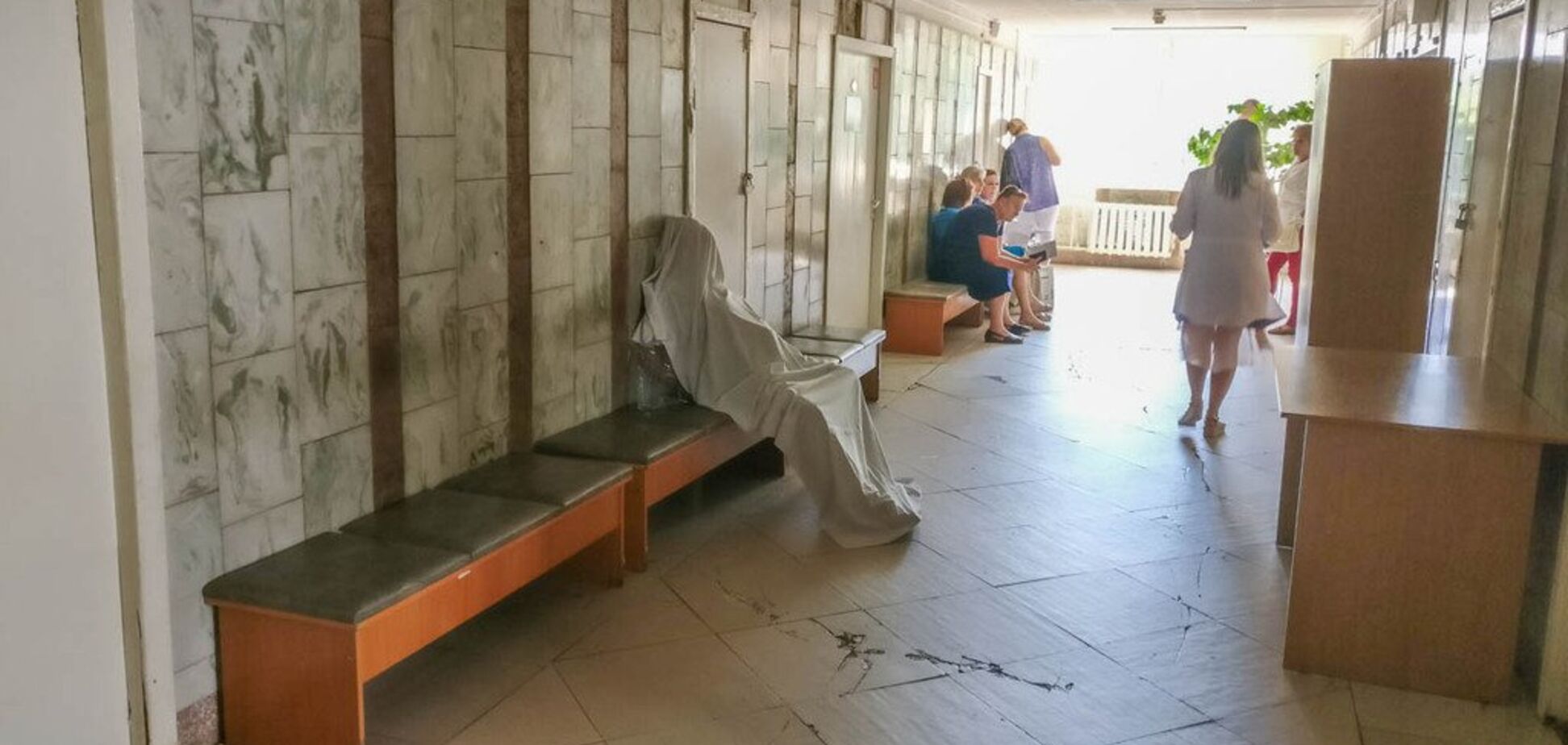 Скорая не приехала: в Киеве пациентка скончалась в очереди к врачу