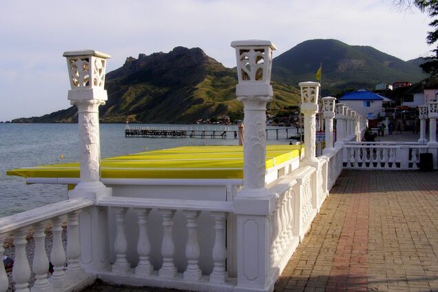 Пустующие пляжи в Крыму