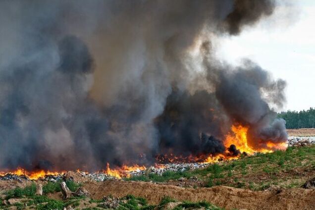 Пожар на полигоне (иллюстрация)