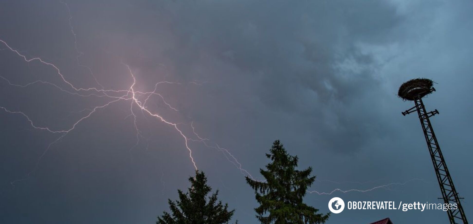 'Вспышки — как молния!' Жителей Крыма напугали мощные взрывы