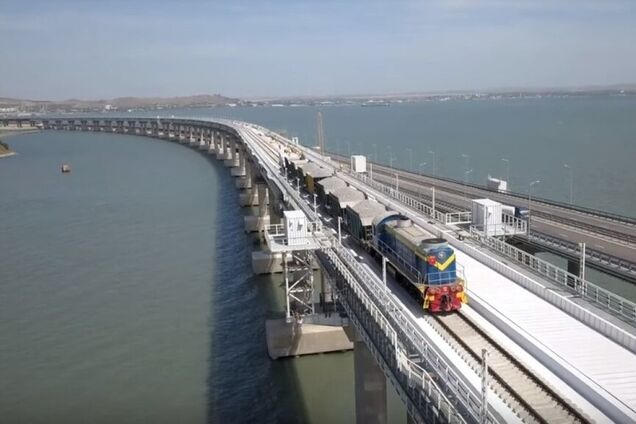 Крымский мост соединили железной дорогой с Россией: опубликованы фото и видео
