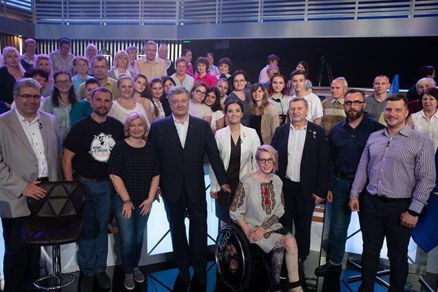 'Европейская солидарность' ведет в парламент новых и опытных