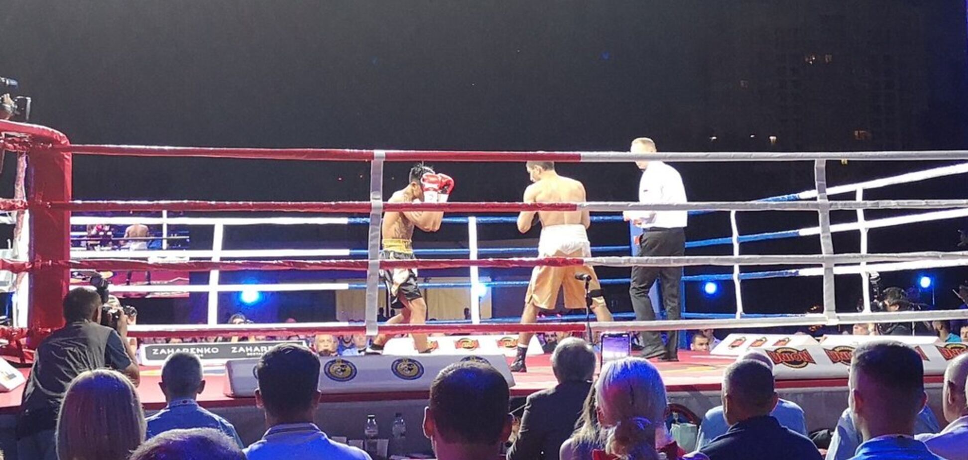 Непобедимый украинский боксер выиграл чемпионский бой мощным нокаутом