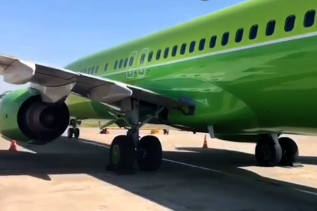 Боинг в Краснодаре совершил аварийную посадку