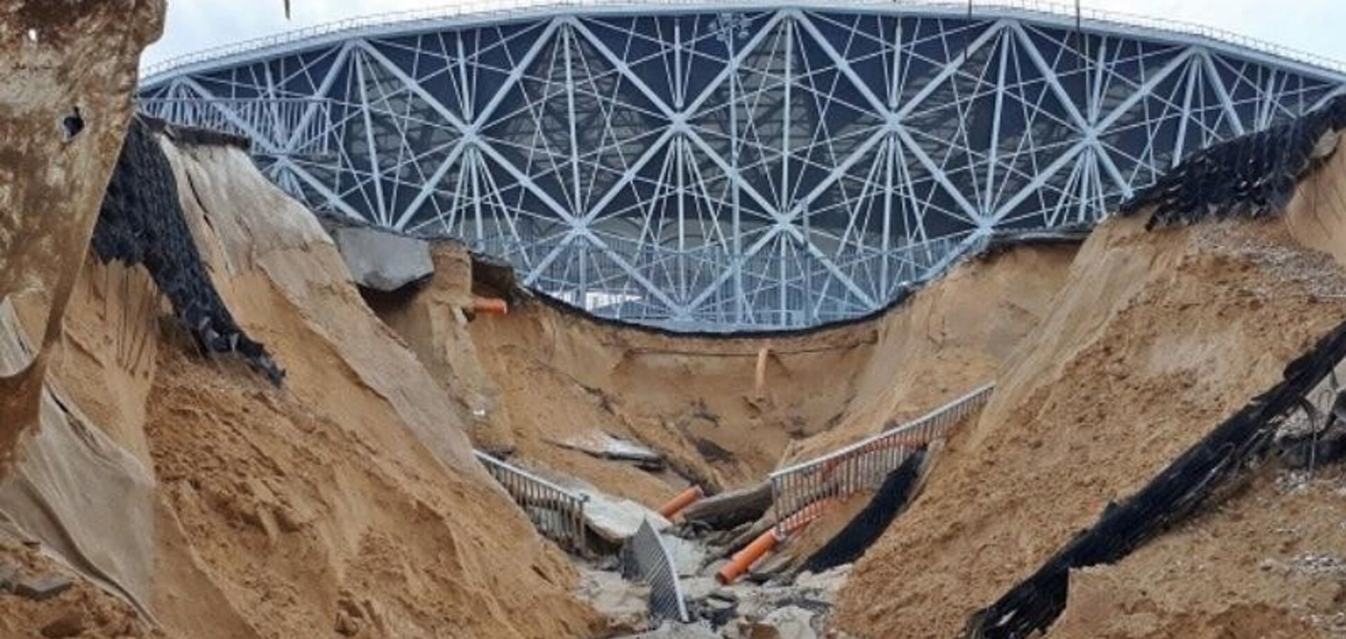В России стадион ЧМ-2018 за 19 млрд смыло дождем