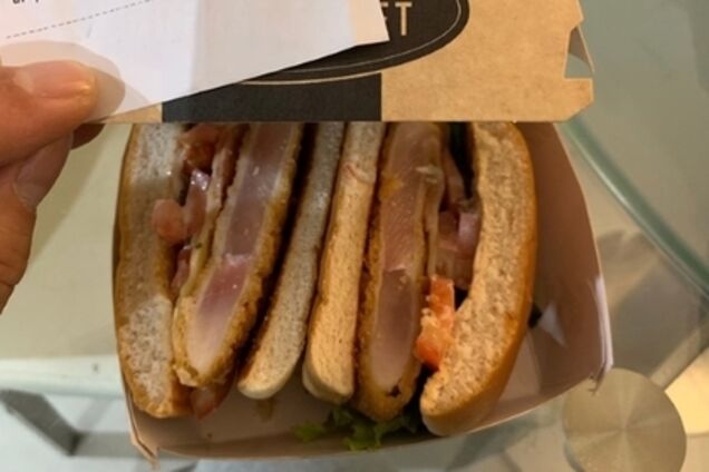 Бургеры с сырой курицей: McDonald's загремел в скандал