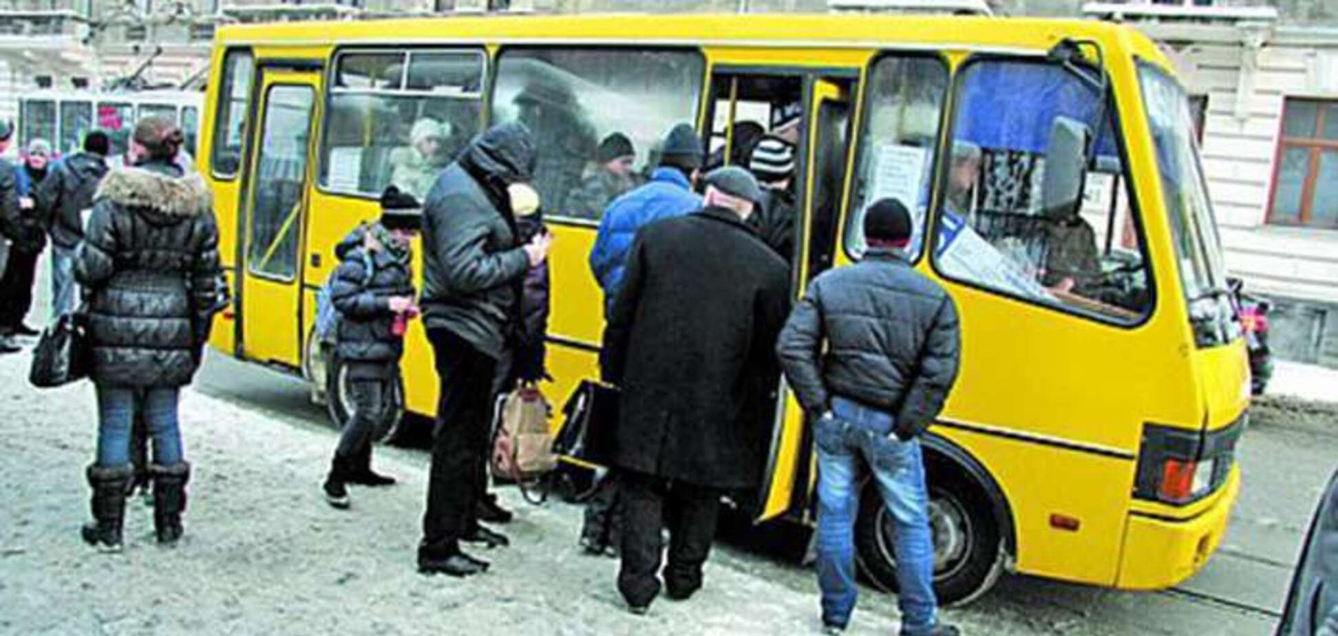 Сама виновата? В Тернополе маршрутка насмерть сбила пенсионерку