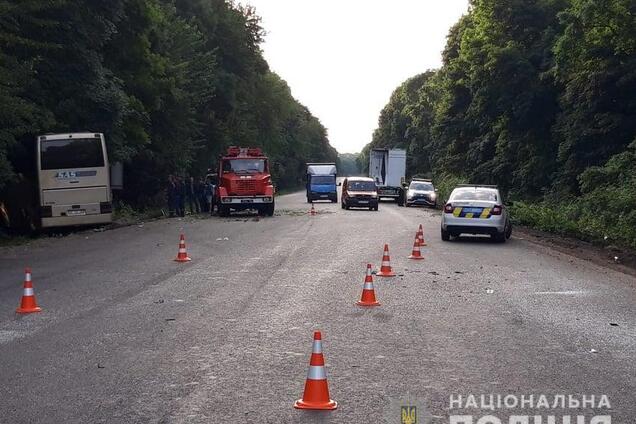 На Хмельниччині трапилася ДТП із пасажирським автобусом: один загинув, троє в реанімації