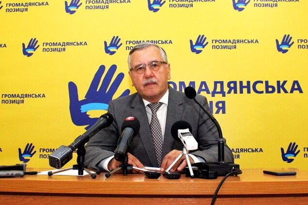 Гриценко предложил отменить принудительный призыв и открыть оборонный госзаказ