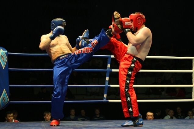 Украинец уничтожил россиянина в финале КМ по кикбоксингу