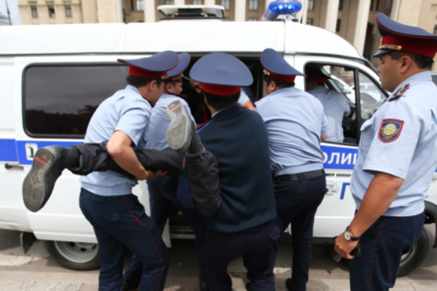 В Казахстане прокатилась волна протестов: тысячи задержанных. Все подробности, фото и видео