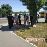 У Миколаєві швидка збила школярку і зникла: фото і відео з місця ДТП