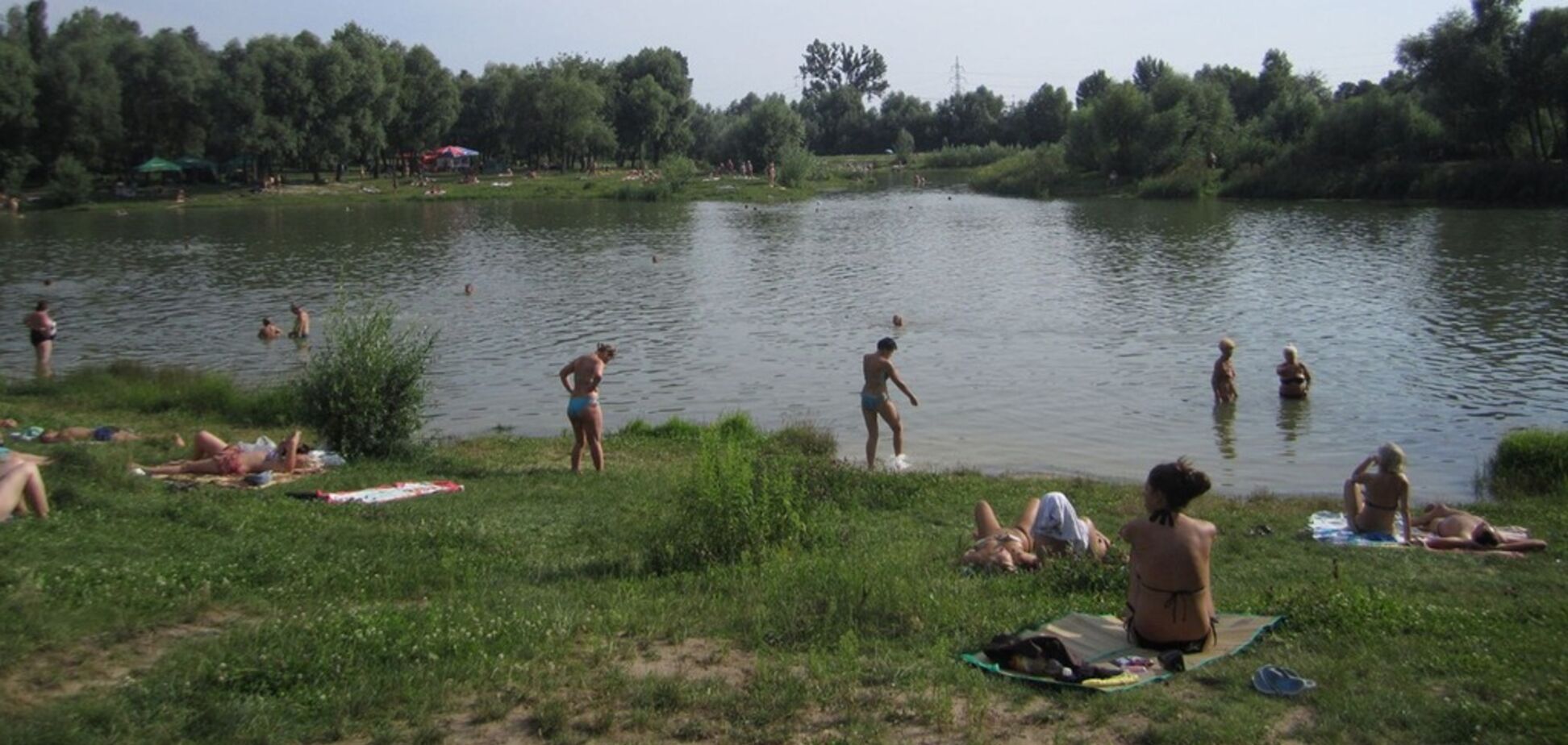 На Луганщине после купания в озере отравились десятки людей: все детали