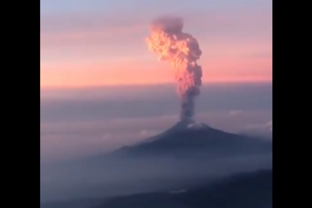 У Мексиці прокинувся найбільший вулкан: неймовірне відео виверження