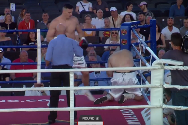 Непереможний український боксер переміг кривавим нокаутом: з'явилося відео