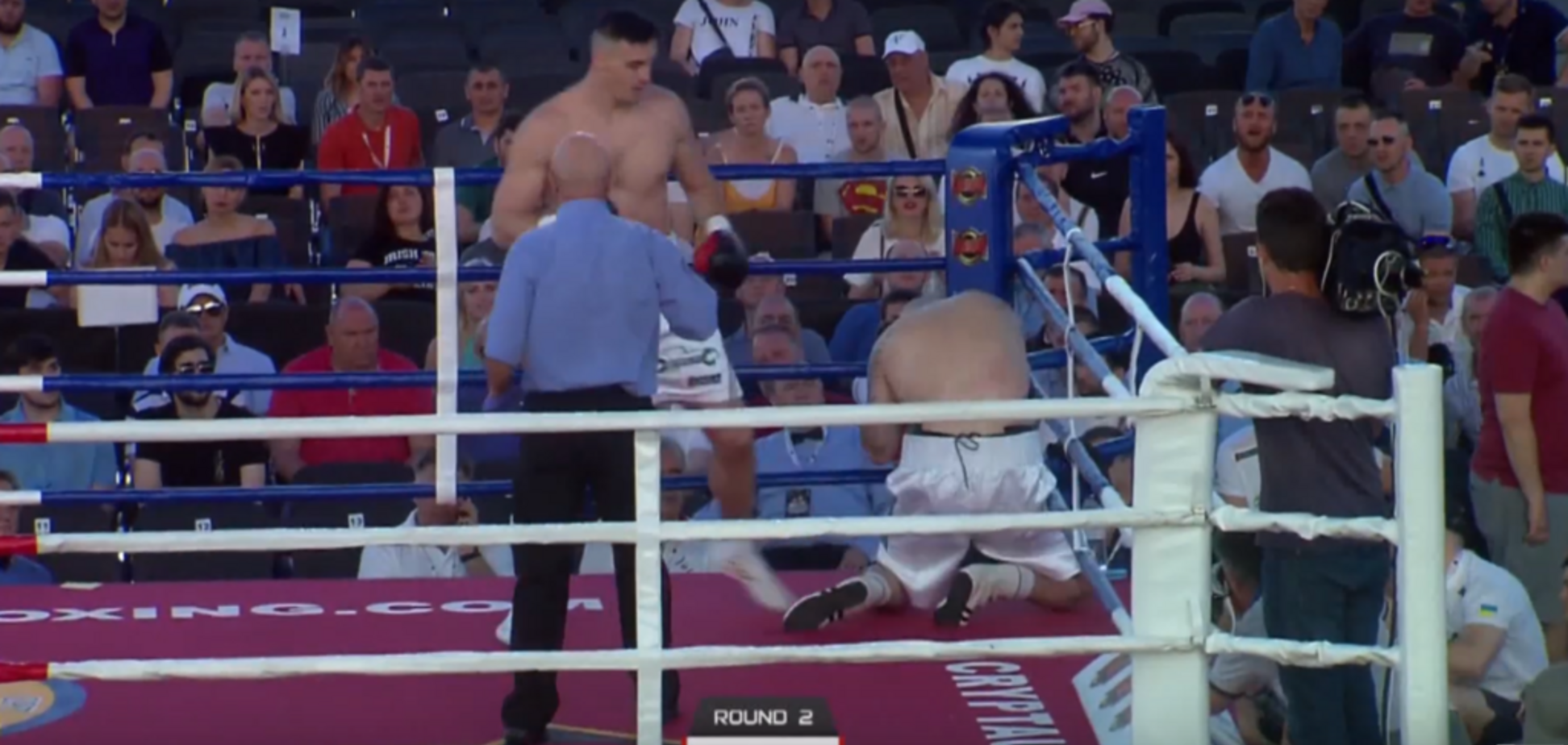 Непереможний український боксер переміг кривавим нокаутом: з'явилося відео