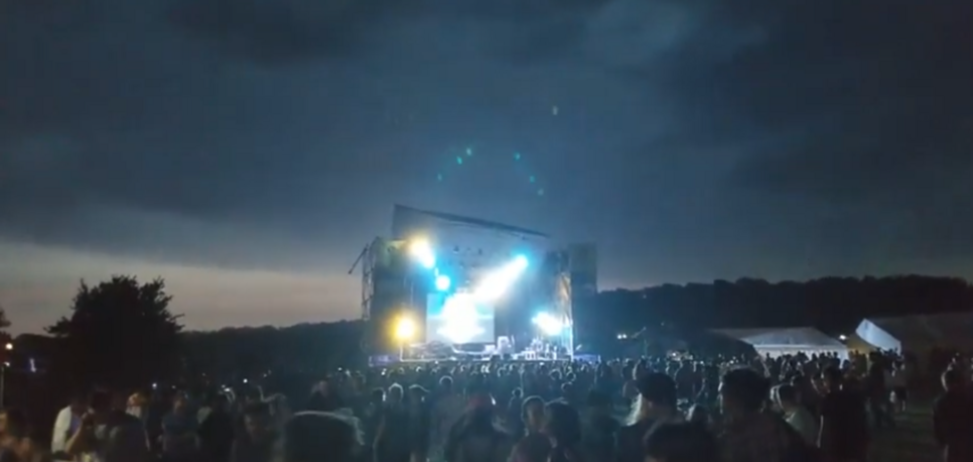 Ураган на фестивале